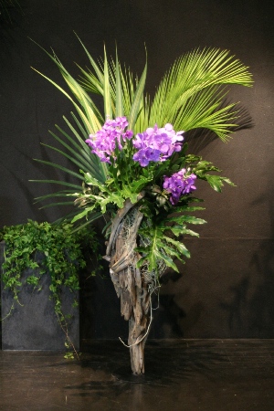 ryuboku vase arrangement